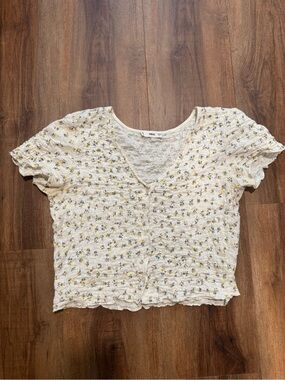 Mango Cream Floral Crinkle V-Neck Crop Top